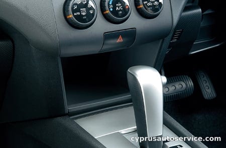 NISSAN WINGROAD 15M AUTHENTIC