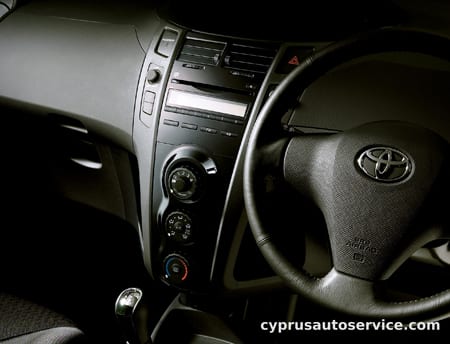 TOYOTA VITZ F