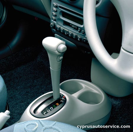 TOYOTA VITZ U