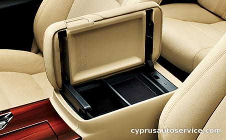 TOYOTA CROWN HYBRID ROYAL