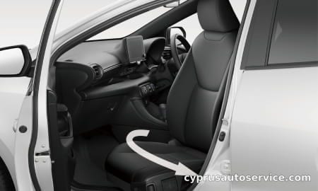 TOYOTA YARIS HYBRID U
