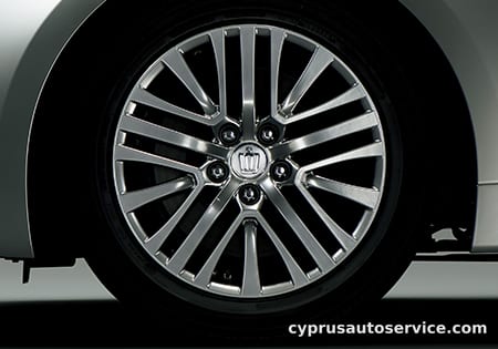 TOYOTA CROWN MAJESTA BASE GRADE