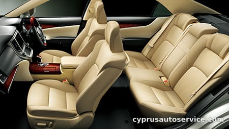 TOYOTA CROWN MAJESTA BASE GRADE