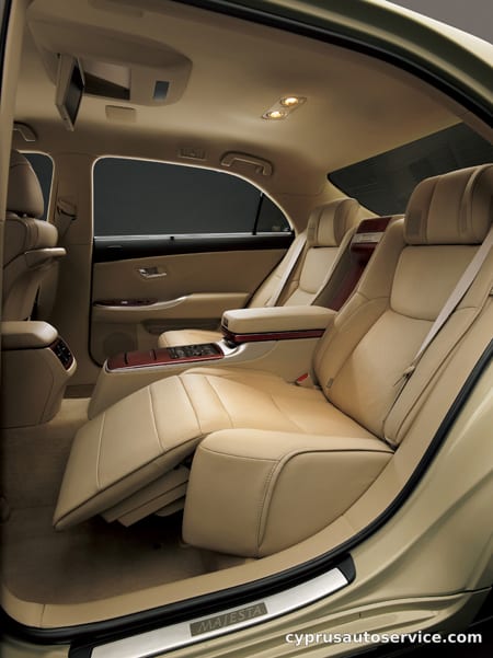 TOYOTA CROWN MAJESTA G TYPE F PACKAGE