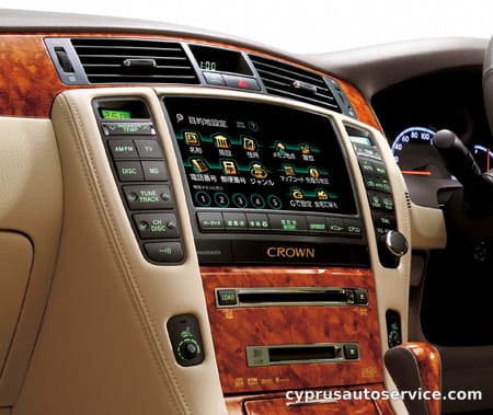 TOYOTA CROWN ROYAL SALOON