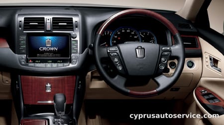 TOYOTA CROWN ROYAL SALOON NAVI PACKAGE