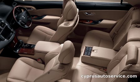 TOYOTA CROWN ROYAL SALOON NAVI PACKAGE