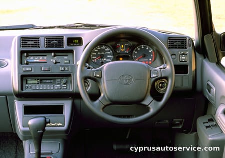 TOYOTA RAV4J J