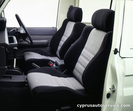 TOYOTA LAND CRUISER 70 LX