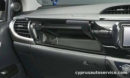 TOYOTA HILUX X