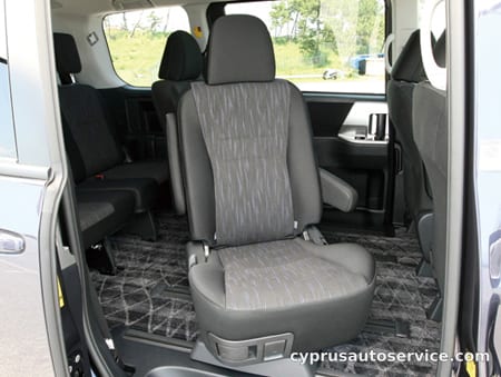TOYOTA VOXY ZS