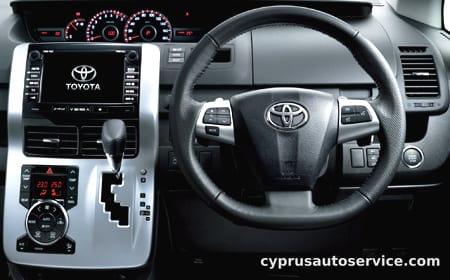 TOYOTA VOXY ZS