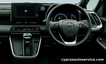 TOYOTA VOXY HYBRID S-Z