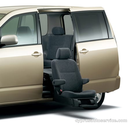 TOYOTA VOXY X