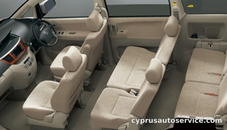 TOYOTA NOAH X
