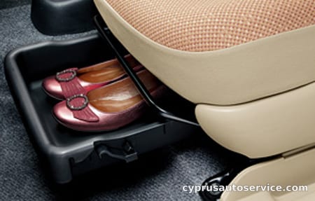 TOYOTA SIENTA X