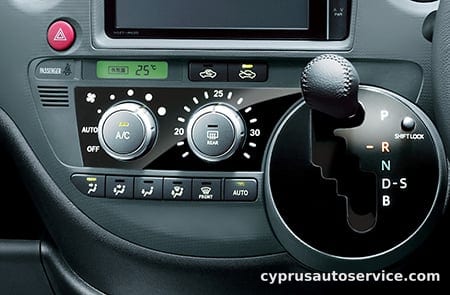 TOYOTA SIENTA DICE