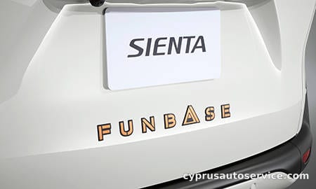 TOYOTA SIENTA G CUERO