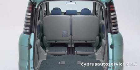 TOYOTA SIENTA X