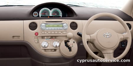 TOYOTA SIENTA X