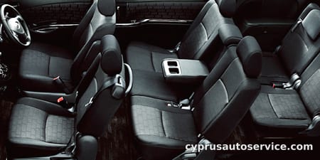 TOYOTA ISIS PLATANA V SELECTION