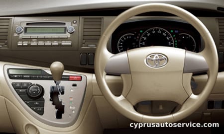 TOYOTA ISIS PLATANA