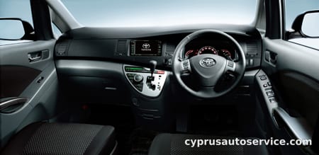 TOYOTA ISIS PLATANA
