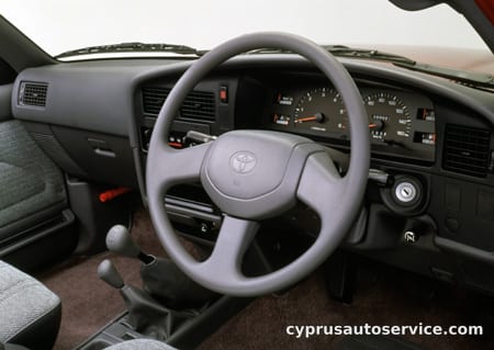 TOYOTA HILUX PICK UP SINGLECAB SHORT BODY SR