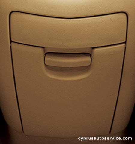 MAZDA MPV VS