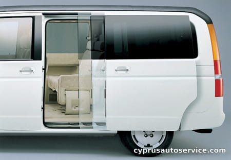 HONDA STEPWAGON DELUXEE-A