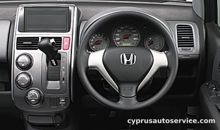 HONDA MOBILIO SPIKE AU