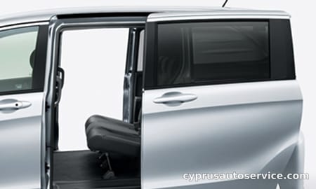 HONDA FREED SPIKE G