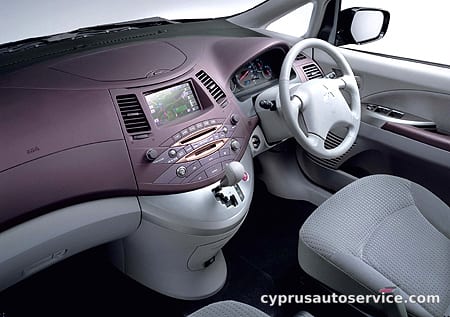 MITSUBISHI GRANDIS ELEGANCE