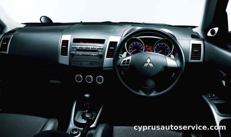 MITSUBISHI OUTLANDER ROADEST 30G (CUSTOMIZE PACKAGE B)
