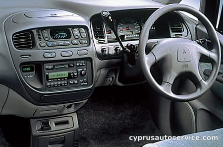 MITSUBISHI DELICA SPACE GEAR XR