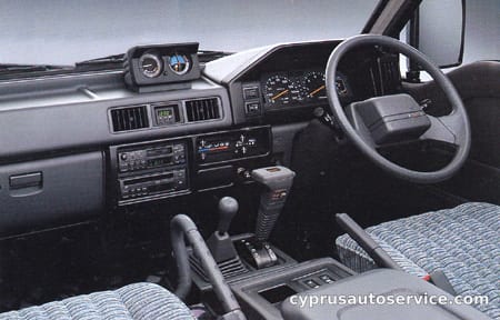 MITSUBISHI DELICA STAR WAGON GLX