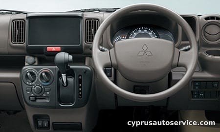 MITSUBISHI MINICAB VAN BRAVO