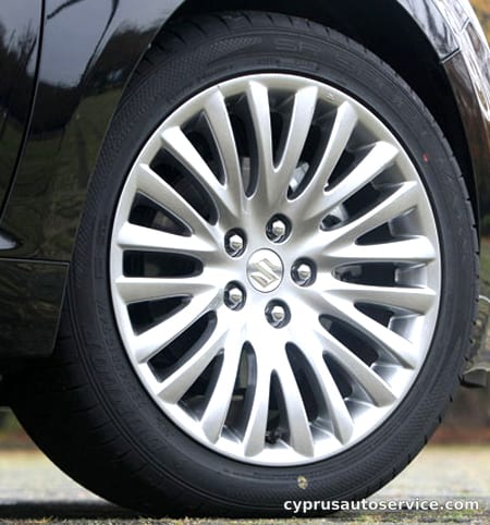 SUZUKI KIZASHI BASE GRADE