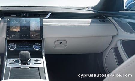 JAGUAR XF R-DYNAMIC SE