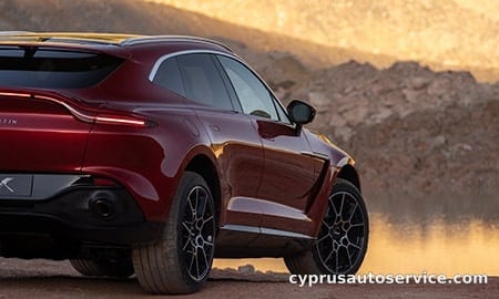 ASTON MARTIN DBX BASE GRADE