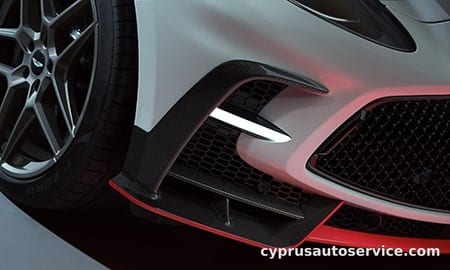 ASTON MARTIN DBX S