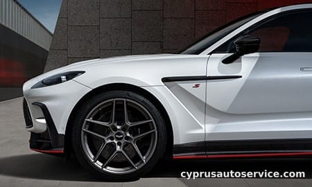 ASTON MARTIN DBX S