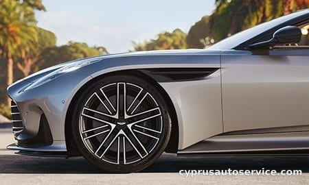 ASTON MARTIN DB12 VOLANTE BASE GRADE