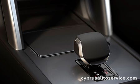 LAND ROVER DISCOVERY SPORT DYNAMIC HSE P300E