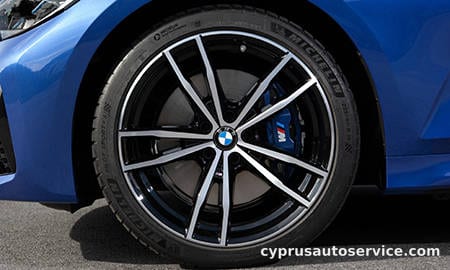 BMW 3 SERIES 320i