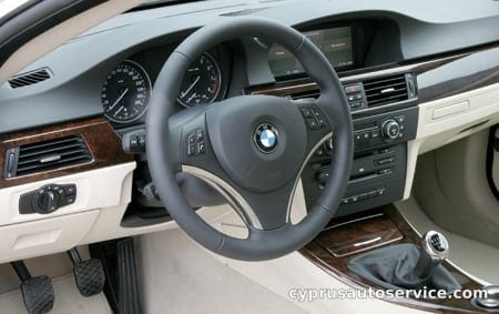 BMW 3 SERIES 320i