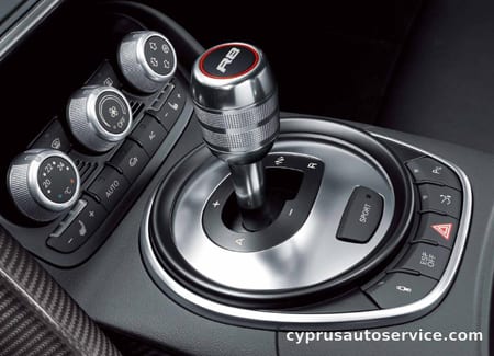 AUDI R8 5.2FSI QUATTRO