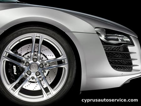 AUDI R8 5.2FSI QUATTRO