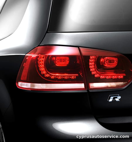 VOLKSWAGEN GOLF R