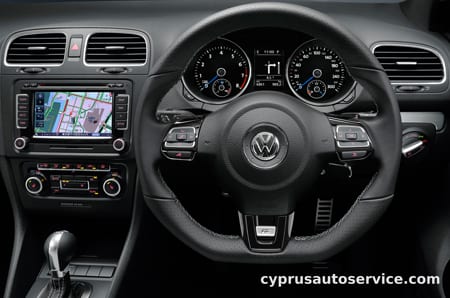 VOLKSWAGEN GOLF R